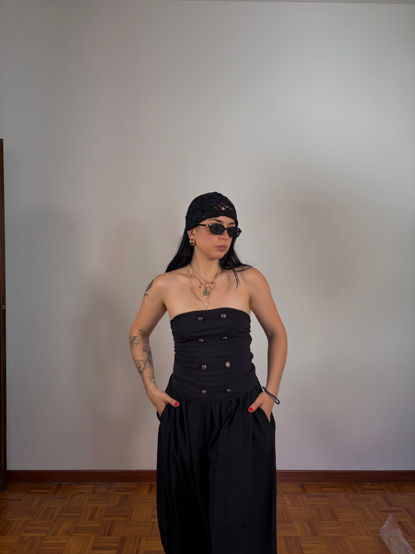 TOP CON BOTTONI NERO