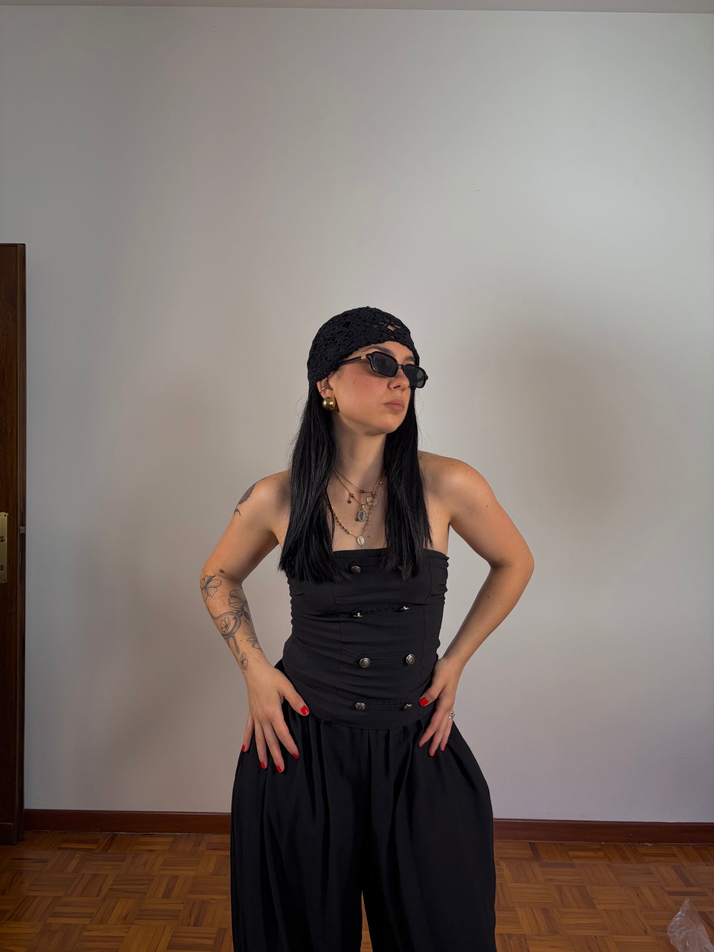 TOP CON BOTTONI NERO